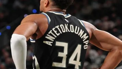 拜仁力保莱万留队，皇马明年可免签莱万据阿斯报